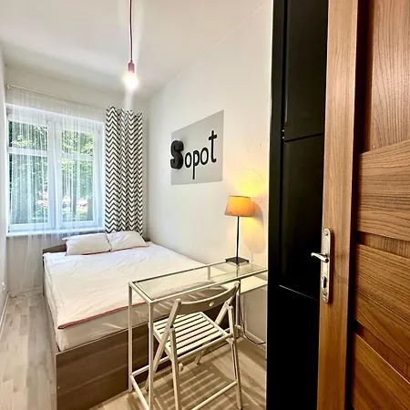 Rum i privatbostad Tanie Pokoje W Centrum Sopotu *
